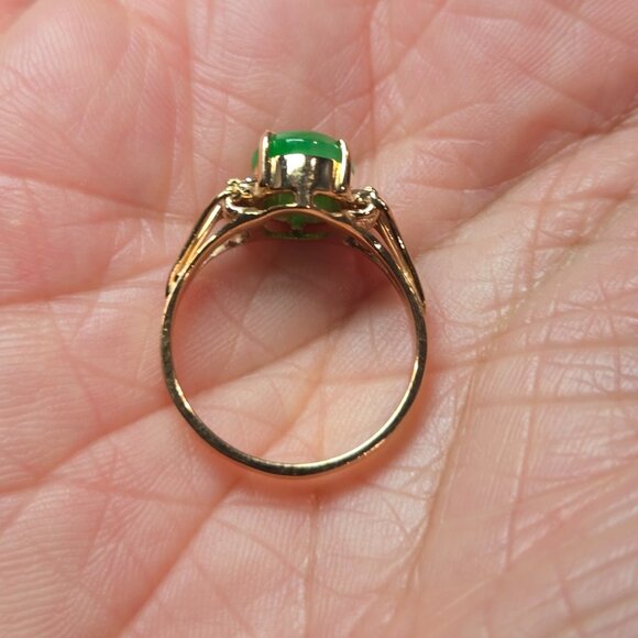 Dazzling Jade Ring with 8 Diamonds – 18K Gold, Size 5 - Picture 11 of 14